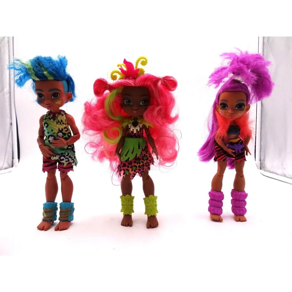 Cave Club Roaralai Doll Poseable Prehistoric Fashion Doll‎ Caveman and Ferrnessa
